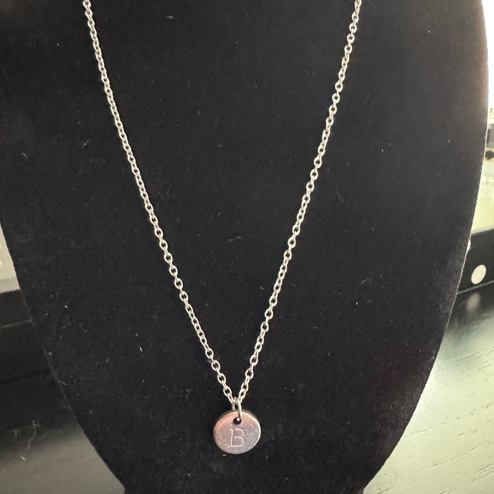 Kate Spade Silver Pendant Necklace “B”